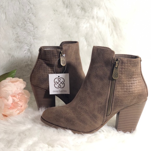 🛑Sold🛑Daisy Fuentes Size 7.5 Booties Brown Mocha - Picture 5 of 8